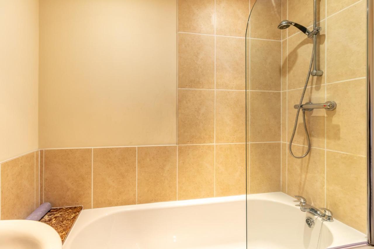 Host & Stay - Hillbrook House Apartment غْريت مالفيرن المظهر الخارجي الصورة